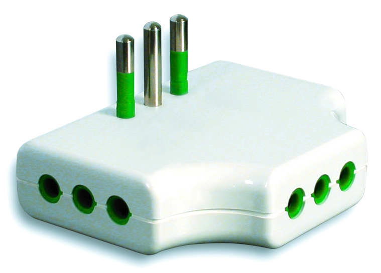 Fanton Adattatore Triplo Piatto In Blister 2P+T Spina 10A/3 Prese 10A -